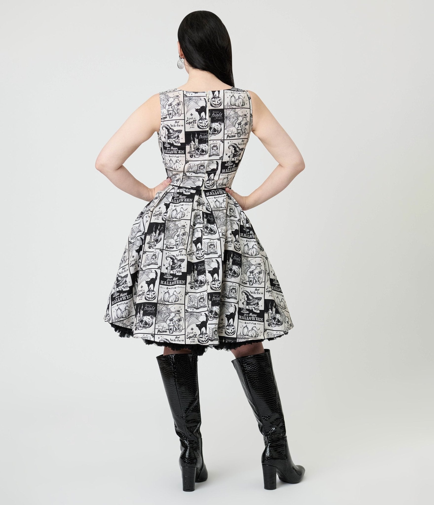 retrolicious-black-white-spooky-news-print-elizabeth-cotton-swing-dress-2215646.jpg